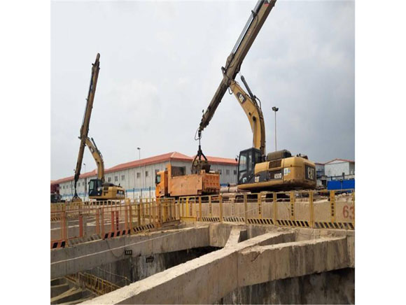 伸縮臂挖掘機(jī)租賃